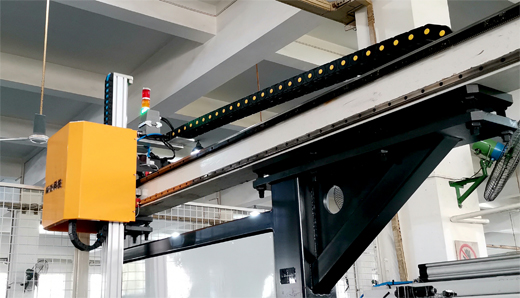 上海旭達XUDAKABEL拖鏈電纜應用在注塑機機械手上